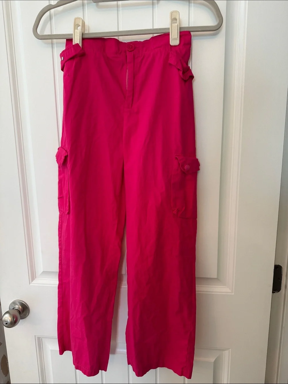 Wide-Leg Cargo Pants in Bright Pink